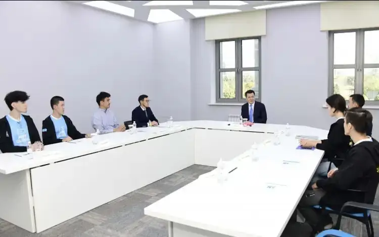 Erlan Karin congratulates Kazakh school students - winners of FIRST Global Challenge
