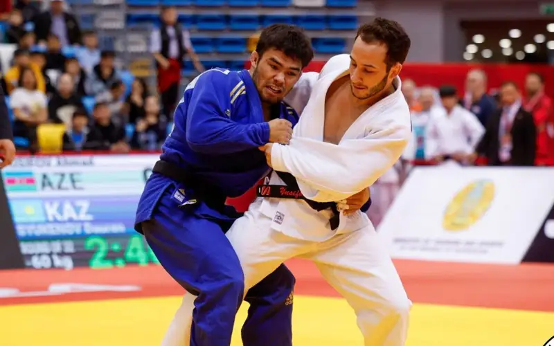  Даурен Суюкенов