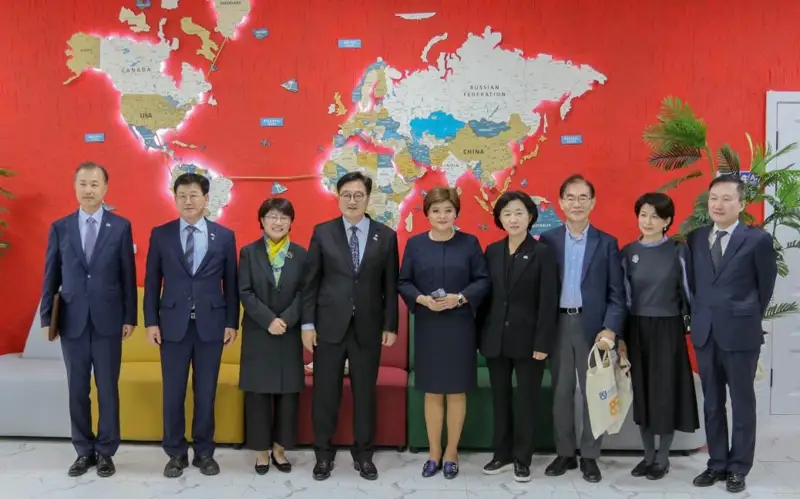 禹元植议长访问阔尔库特阿塔大学为师生演讲