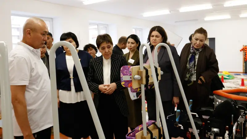 Tamara Dúısenova Aqmola oblysyndaǵy bilim berý nysandaryna bardy