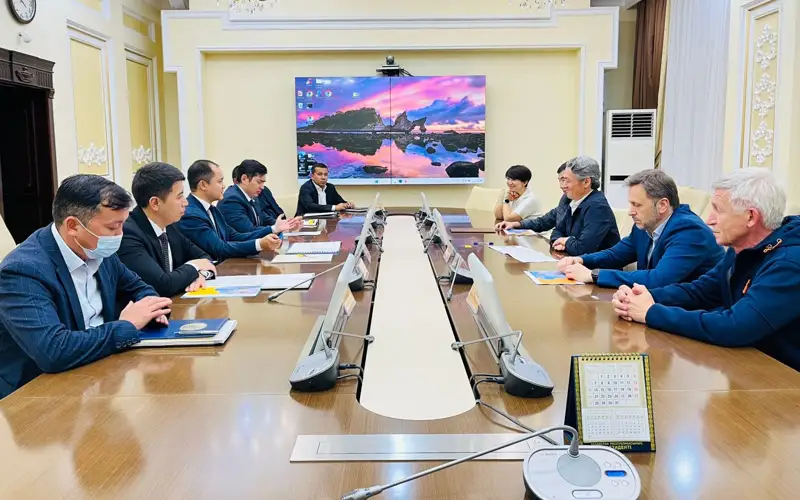 замакима ЗКО Бакытжан Нарымбетов встретился с гендиректором Beeline Казахстан Евгением Настрадиным