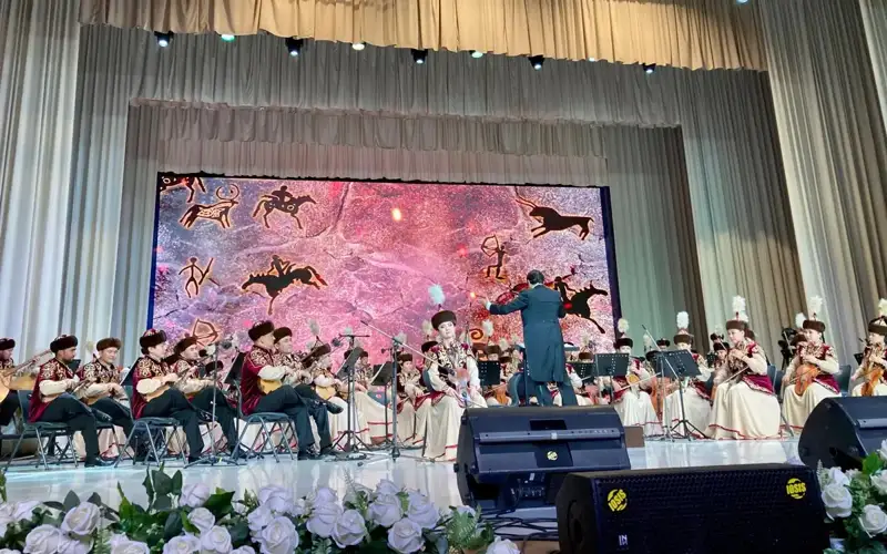 Қозоғистонлик таниқли санъаткорлар Тошкентда концерт берди