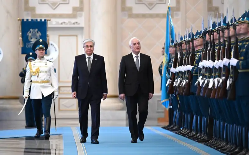 Армения президентін қарсы алу