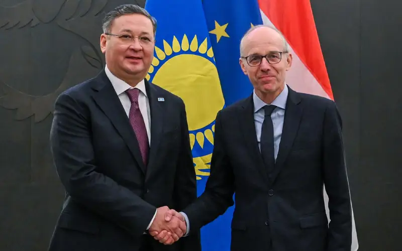 М.Нуртлеу провел встречу с премьер-министром Люксембурга