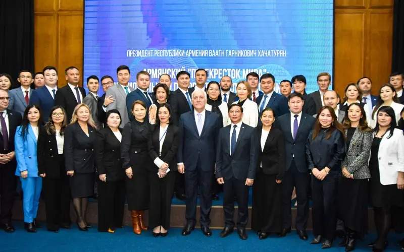 Speaking native language at official meetings highlights our independence – President of Armenia Speaking native language at official meetings highlights our independence – President of Armenia