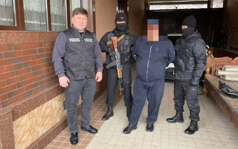 Түркістандық тәртіп сақшылары көрші мемлекеттерде іздеуде жүрген күдіктілерді ұстады