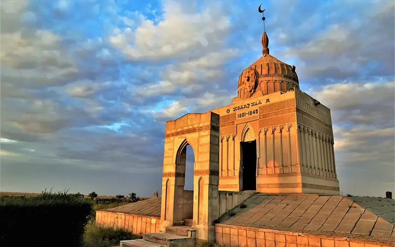 Мавзолей Жангир хана