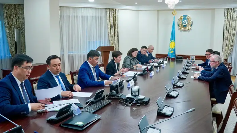  Pearson kompanııasynyń óńirlik dırektorymen kezdesý