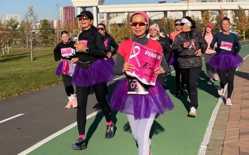 Pink Run jarysy: Astanada 300-den astam adam sút bezi obyryna qarsy kúresti qoldady