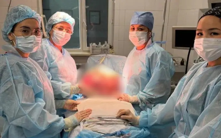 Гигантскую миому весом 15 кг удалили женщине в Таразе 