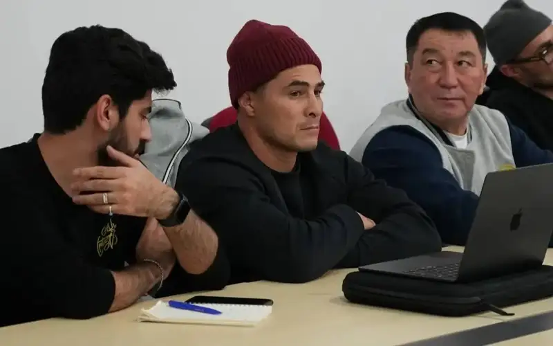Famous American coach to train Kazakh boxers