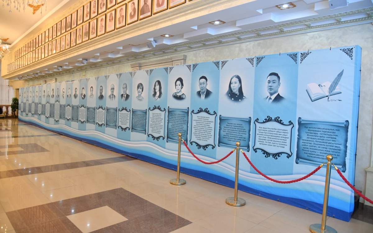 Шұлықтағы сексуалды аққұба фото