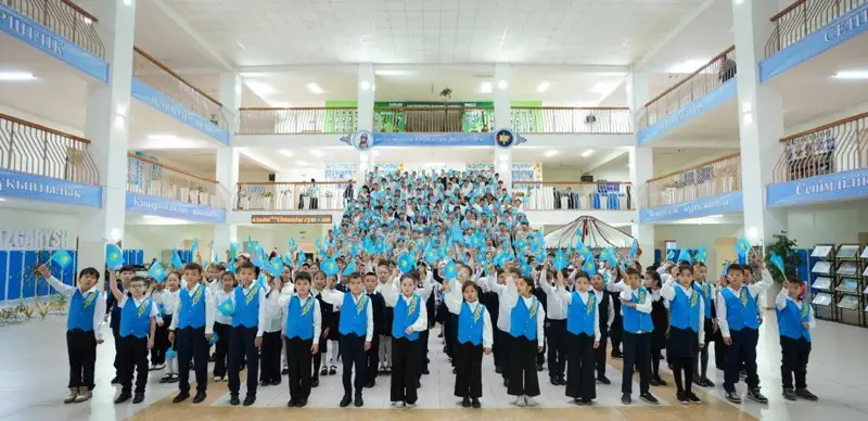  «Республикам – мақтанышым»: Астанада «Атамекен» әнін 400 оқушы қатар тұрып шырқады
