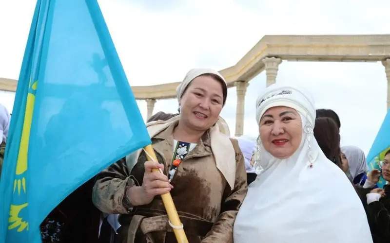 Aktau holds national dress parade Aktau holds national dress parade
