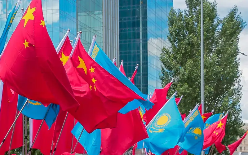 Казахстан и Китай, флаги, Қазақстан және Қытай, ту