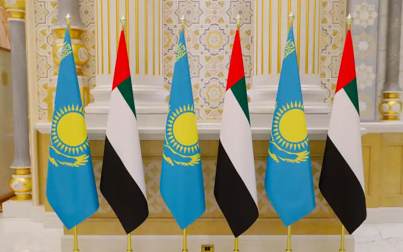 флаг Казахстан и ОАЭ, Қазақстан мен БАӘ туы