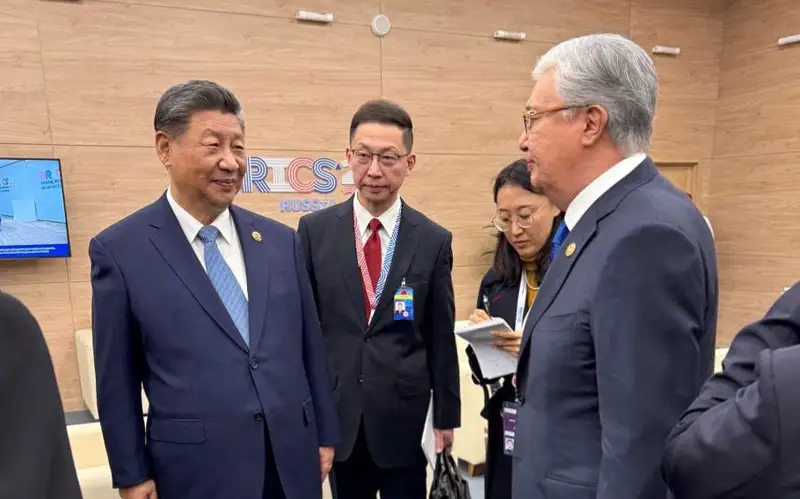 Глава государства провел краткие беседы с участниками XVI Саммита БРИКС