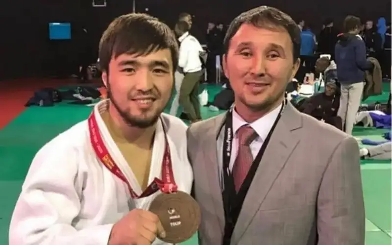 Елдос Сметов с тренером Галымжаном Жылгелдиевым