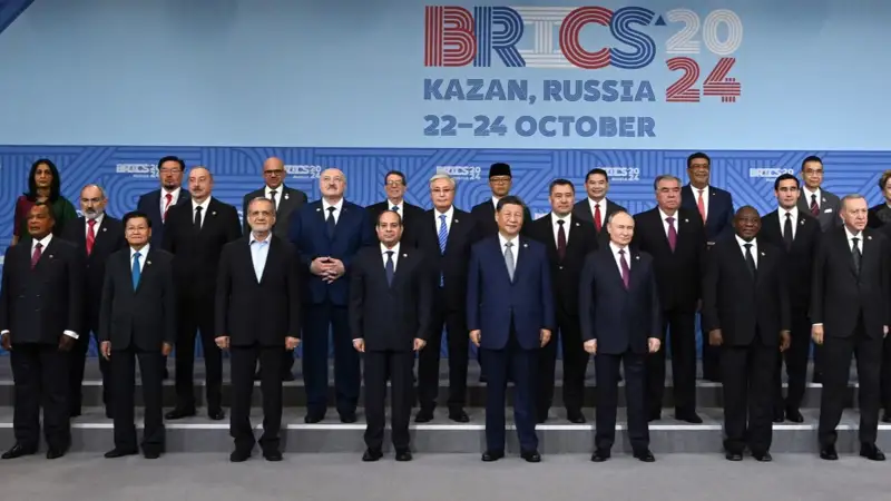 BRIKS-tiń XVI sammıtine qatysý úshin «Qazan Ekspo» halyqaralyq kórme ortalyǵyna bardy