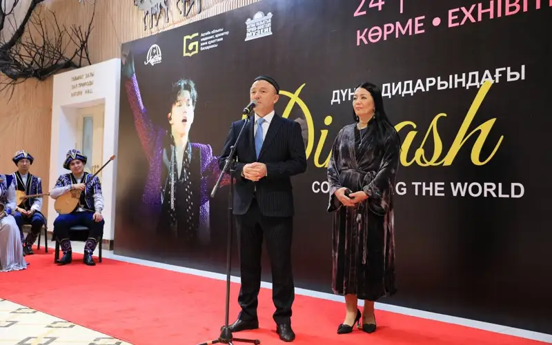 «Dúnıe dıdaryndaǵy Dımash»: Ánshiniń týǵan jerindegi mýzeıde kórme ashyldy
