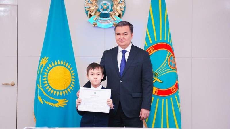 Astana ákimi jas shahmatshylarmen kezdesti