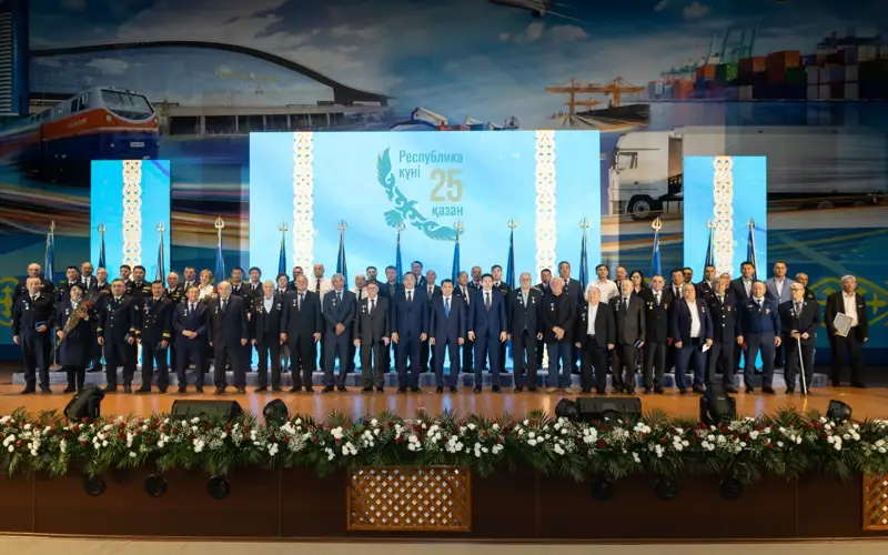 Новые награды вручили казахстанским железнодорожникам  ко Дню Республики