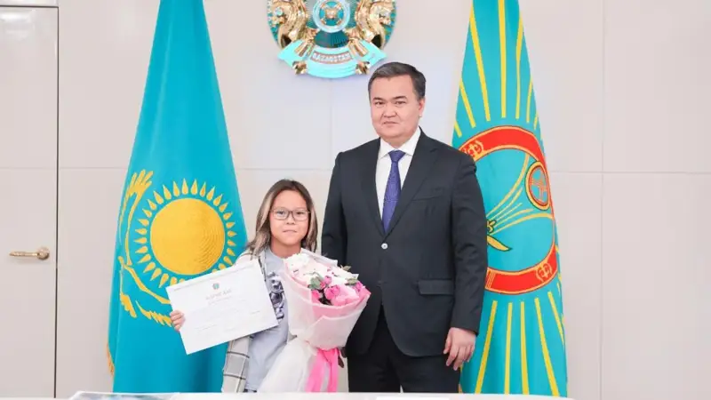 Astana ákimi jas shahmatshylarmen kezdesti