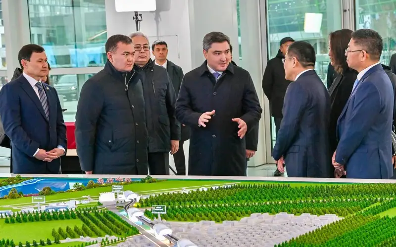 Oljas Bektenov Astanadaǵy LRT qurylysy qarqynyn tekserdi   