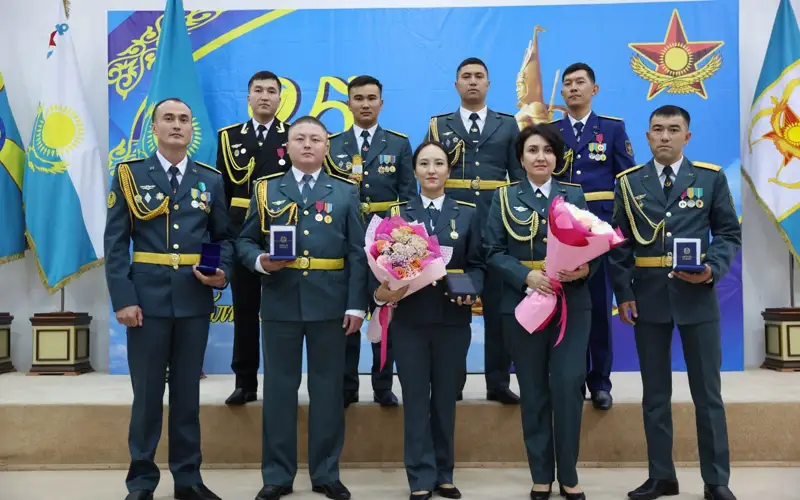 военнослужащие