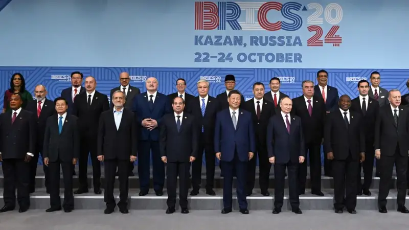 Глава государства прибыл в международный выставочный центр «Казань Экспо» для участия в XVI Саммите БРИКС