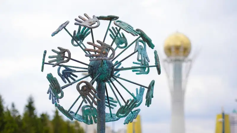 Представленный в 36 странах арт-объект открыли в Астане