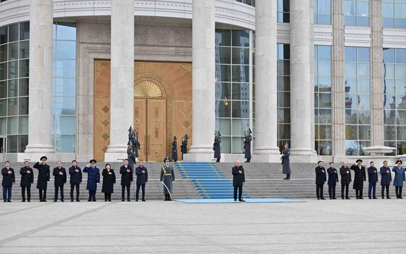 Касым-Жомарт Токаев принял участие в церемонии поднятия Государственного флага