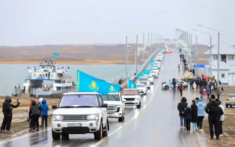 Через самый длинный мост в центральной Азии прошел автопробег