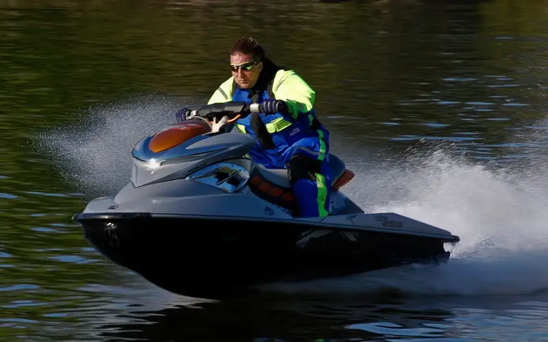 водный мотоцикл