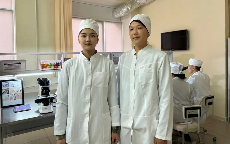 Әлия мен Мәншүк