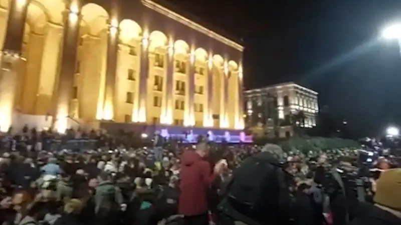 В Тбилиси проходит масштабный митинг против «фальсификации выборов»