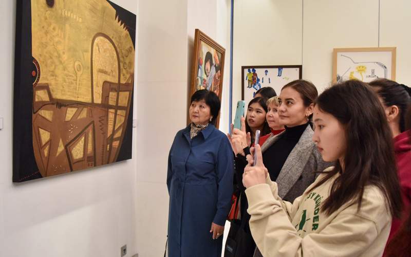 В Астане открылась выставка музея Бихара В Астане открылась выставка музея Бихара