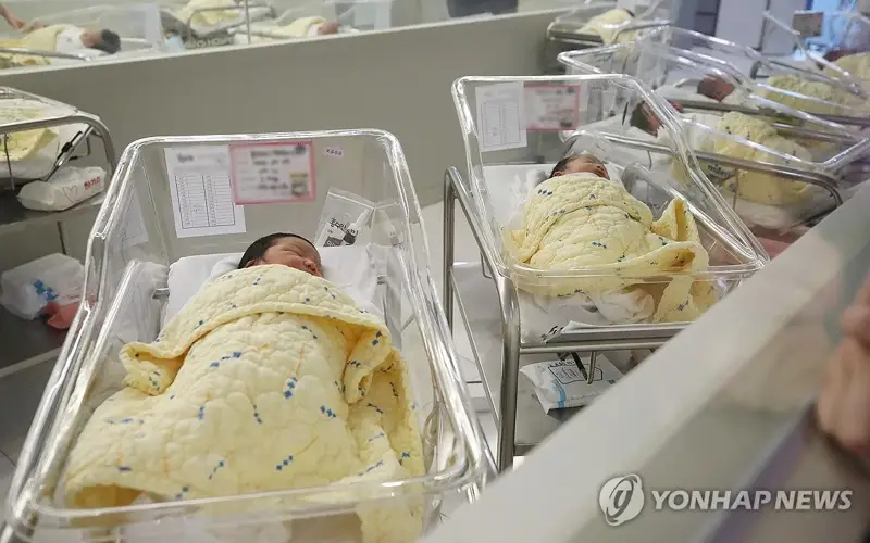 South Korean gov’t unveils measures to support work-family balance amid low birth rate