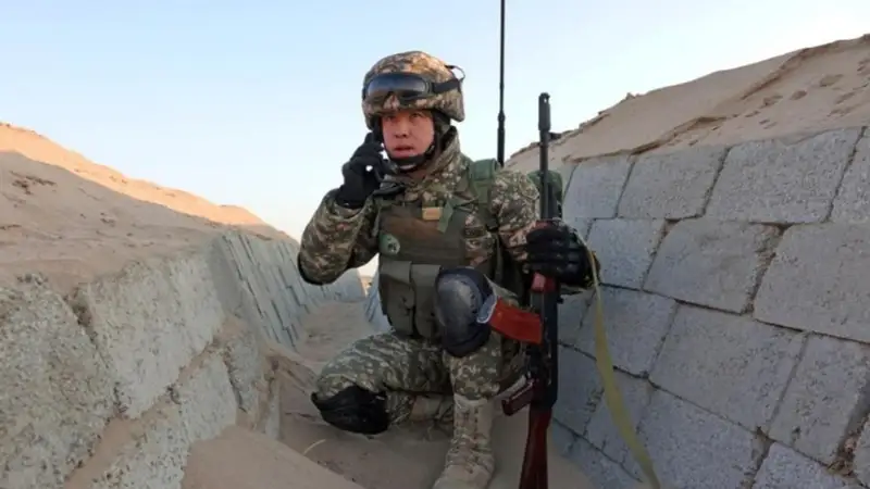 әскери байланысшылар