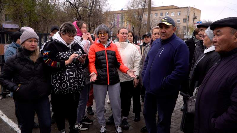 Aqtóbede balalar men jasóspirimderge arnalǵan basseınniń jóndeý jumysy uzaqqa sozylyp ketti