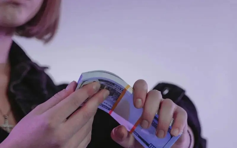 «Мектепке жұмысқа орналастырып беремін» деп таныстарын алдап, ақша алған әйел ұсталды