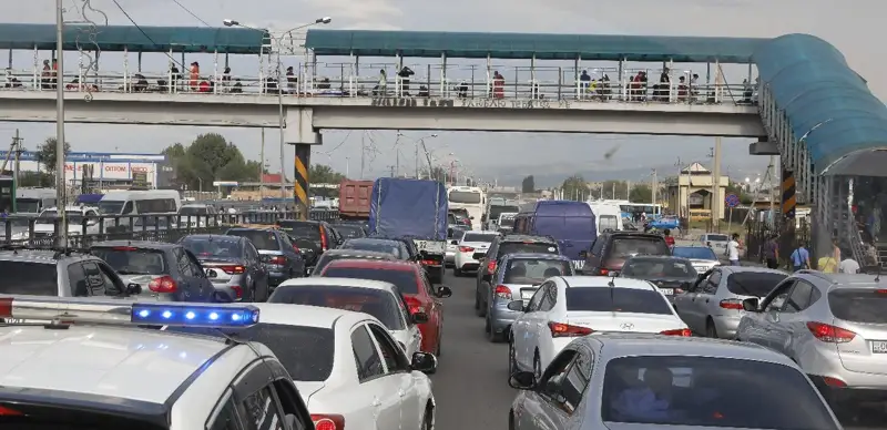 пробка в базаре Алтын Орда