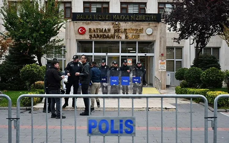 В Турции уволены мэры 