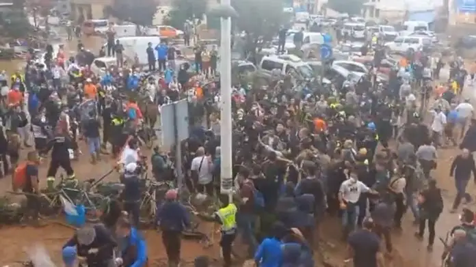 Mud-slinging and heavy protests against Sanchez and King Felipe in Spain, as floods death toll rises to 214 