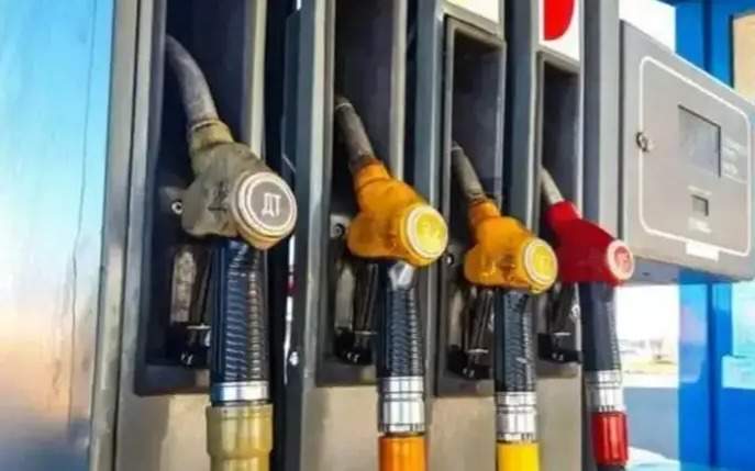 U.S. gas prices surge past $4 per gallon amid Iran conflict