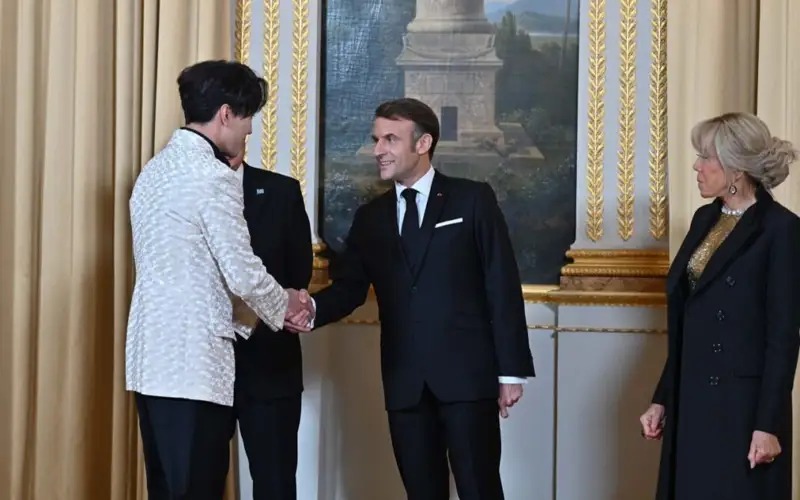 Dimash Qudaibergen performs at Élysée Palace