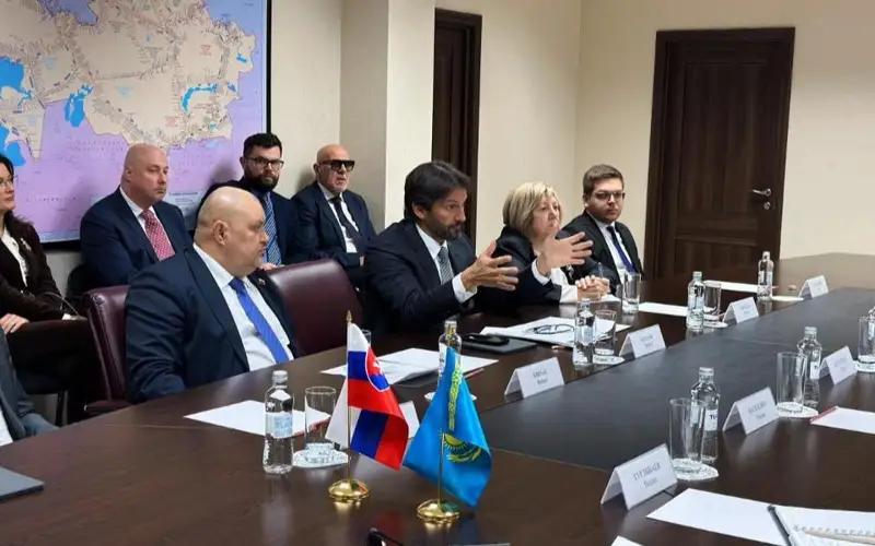Қанат Шарлапаев Словакия Республикасы Премьер-Министрінің орынбасары Роберт Калинякпен кездесті