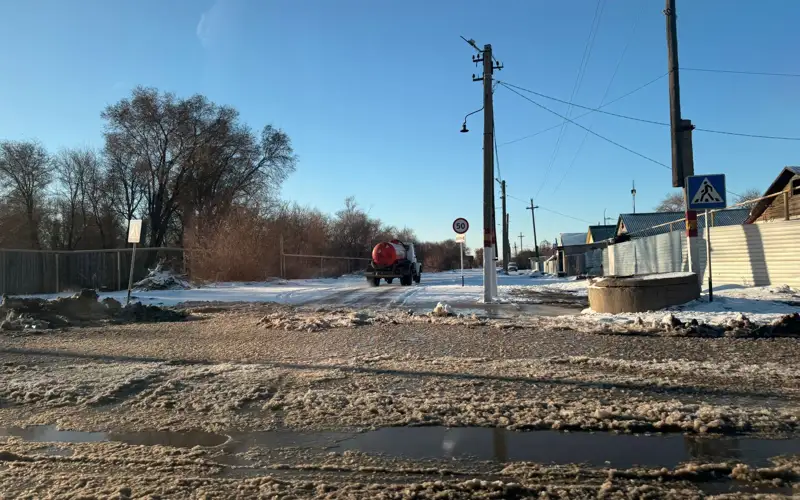 Теплотрассу в нескольких местах прорвало в Рудном