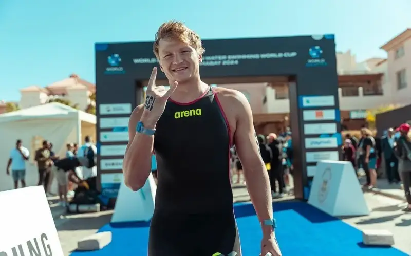 Лев Черепанов ашық суда жүзуден Азия чемпионатында қола медаль жеңіп алды