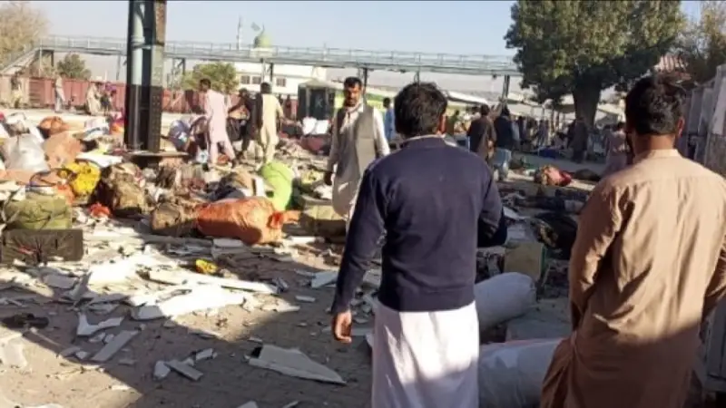 Свыше 20 человек погибли при взрыве на вокзале в Пакистане 
